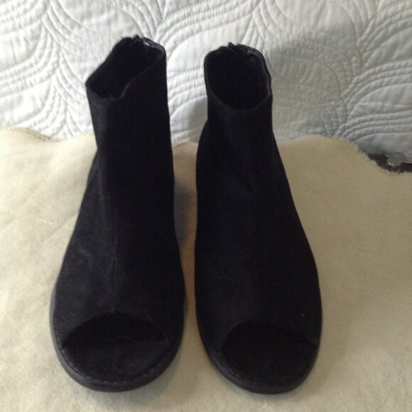 Nine West Platform "Joeyo" 11M Black Sueded Ankle Boots, Lace up, Boho Stylish - Picture 1 of 4